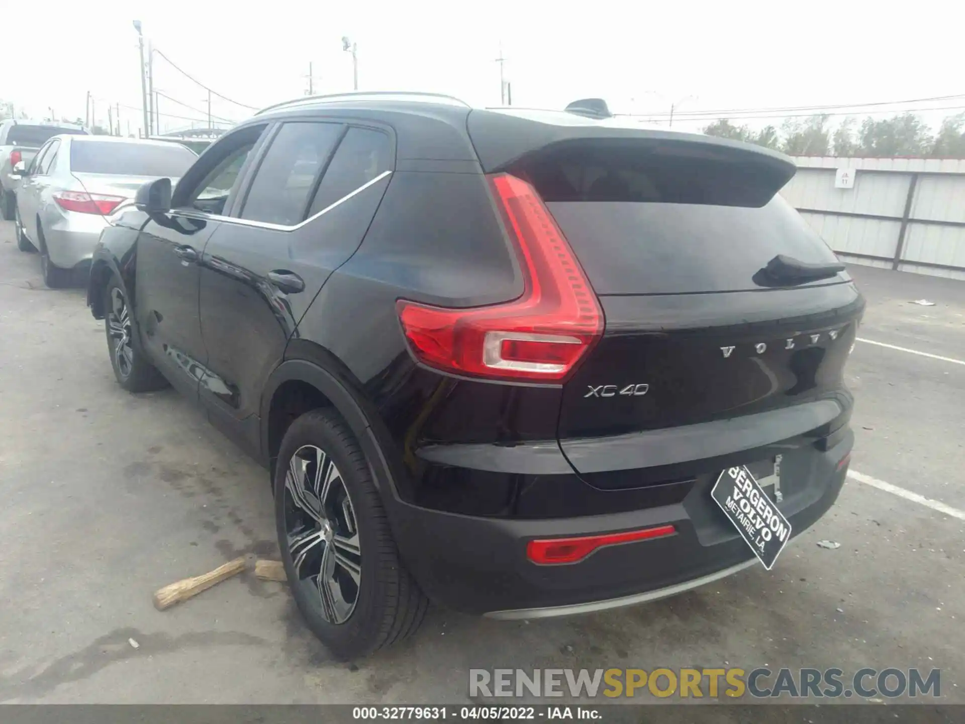 3 Photograph of a damaged car YV4AC2HL0M2526741 VOLVO XC40 2021