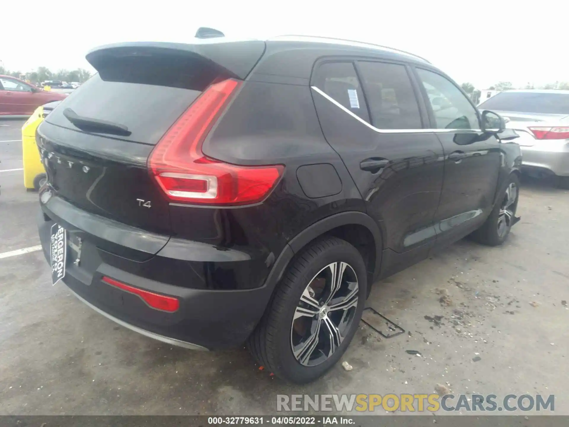 4 Photograph of a damaged car YV4AC2HL0M2526741 VOLVO XC40 2021