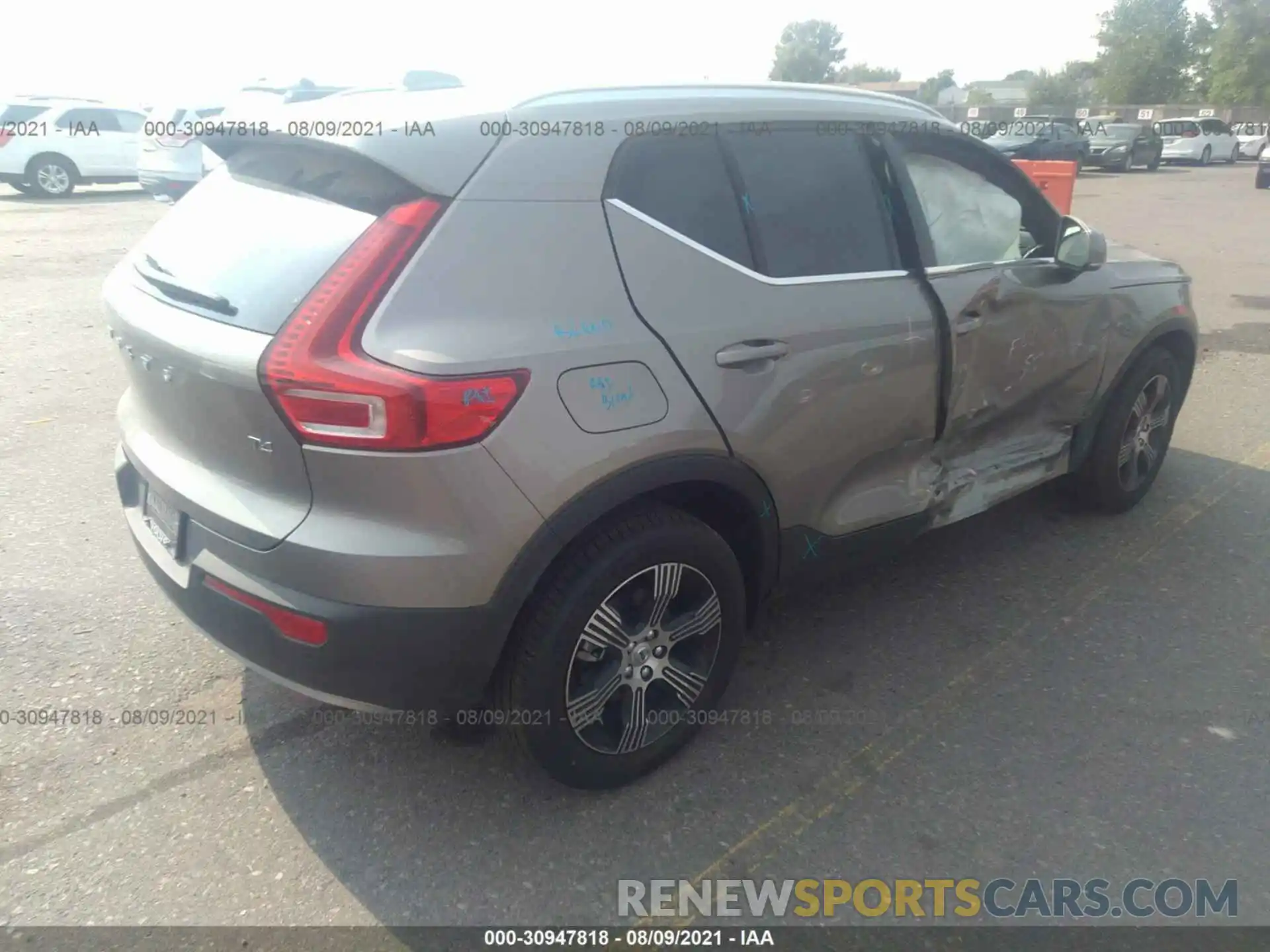 4 Photograph of a damaged car YV4AC2HL1M2571641 VOLVO XC40 2021