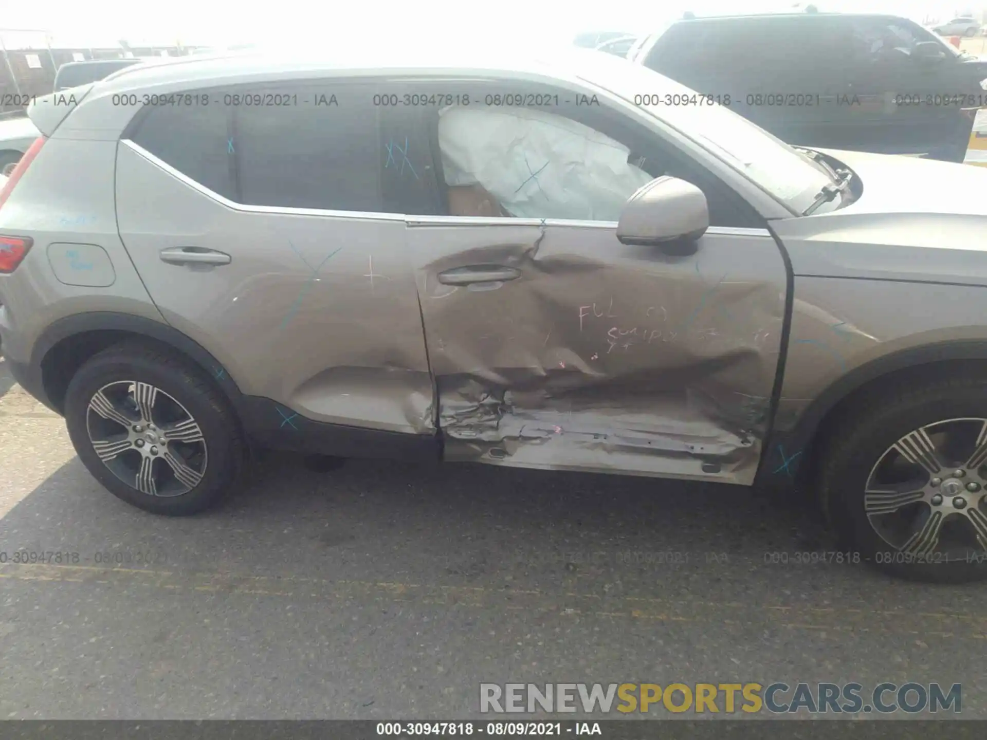 6 Photograph of a damaged car YV4AC2HL1M2571641 VOLVO XC40 2021