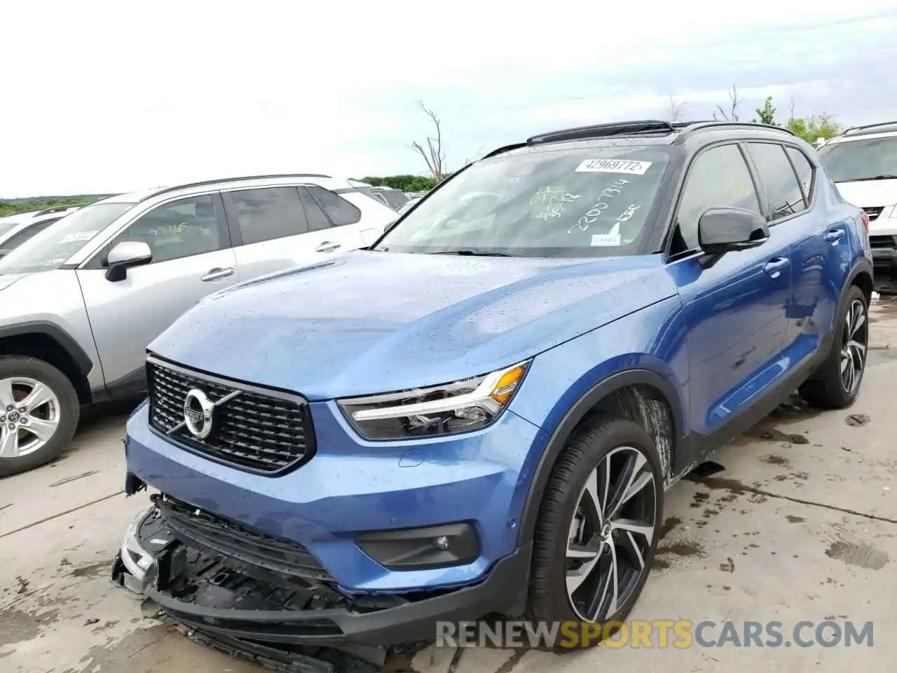 2 Photograph of a damaged car YV4AC2HM4M2563655 VOLVO XC40 2021