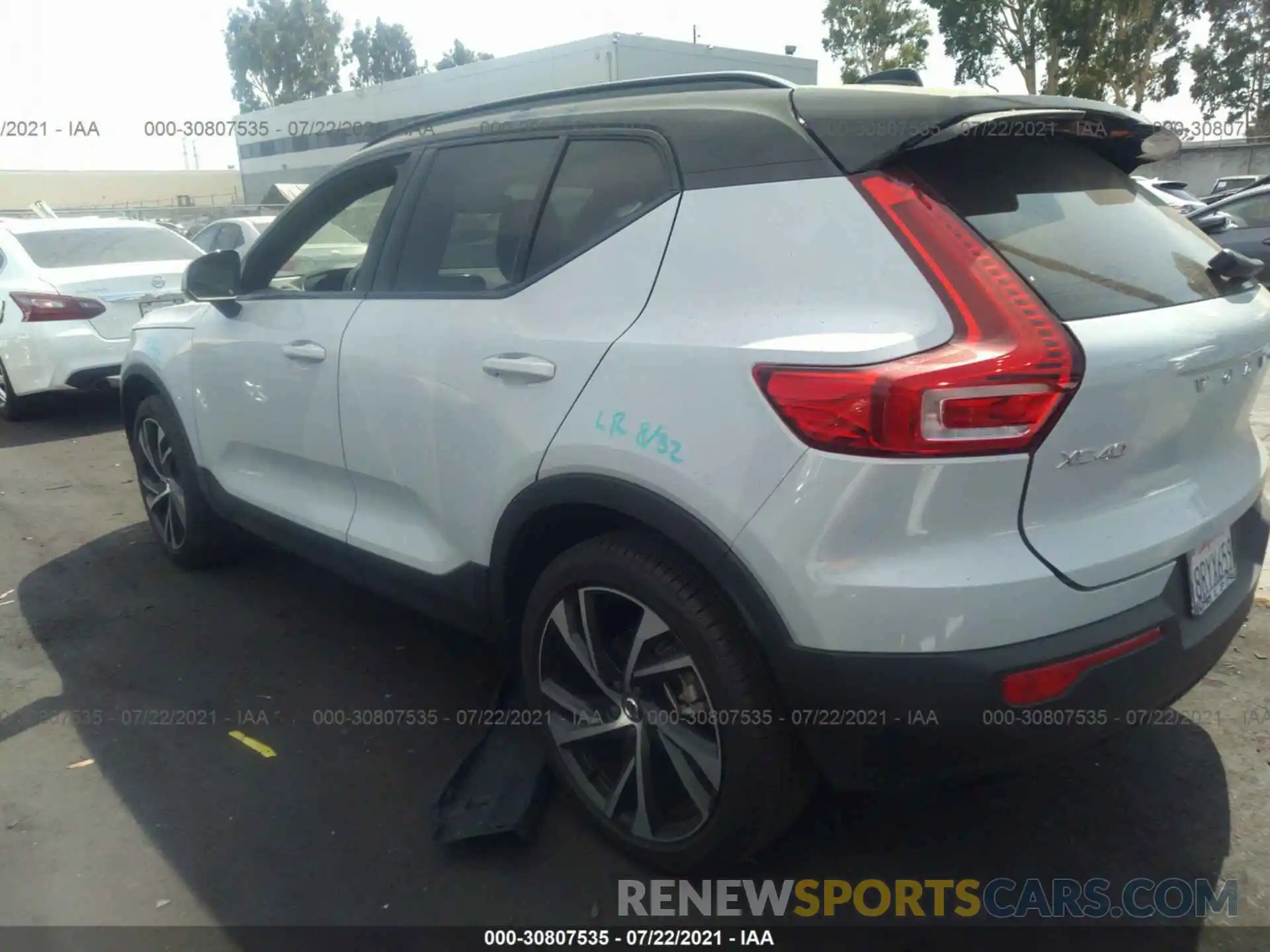 3 Photograph of a damaged car YV4AC2HM7M2395266 VOLVO XC40 2021