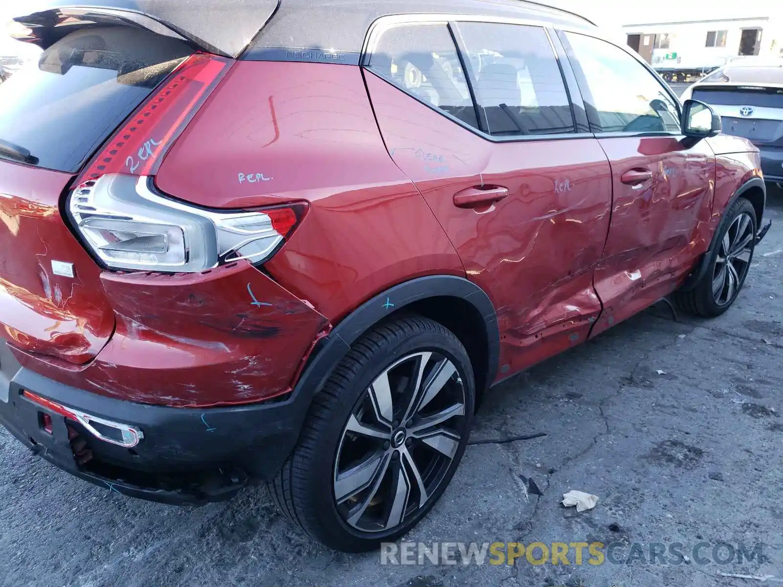 9 Photograph of a damaged car YV4ED3UR1M2577356 VOLVO XC40 2021