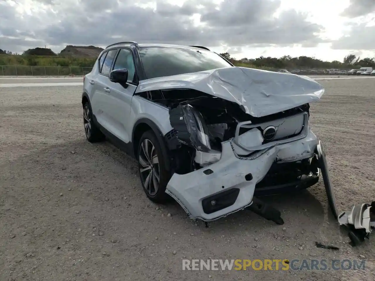 1 Photograph of a damaged car YV4ED3UR3M2461950 VOLVO XC40 2021