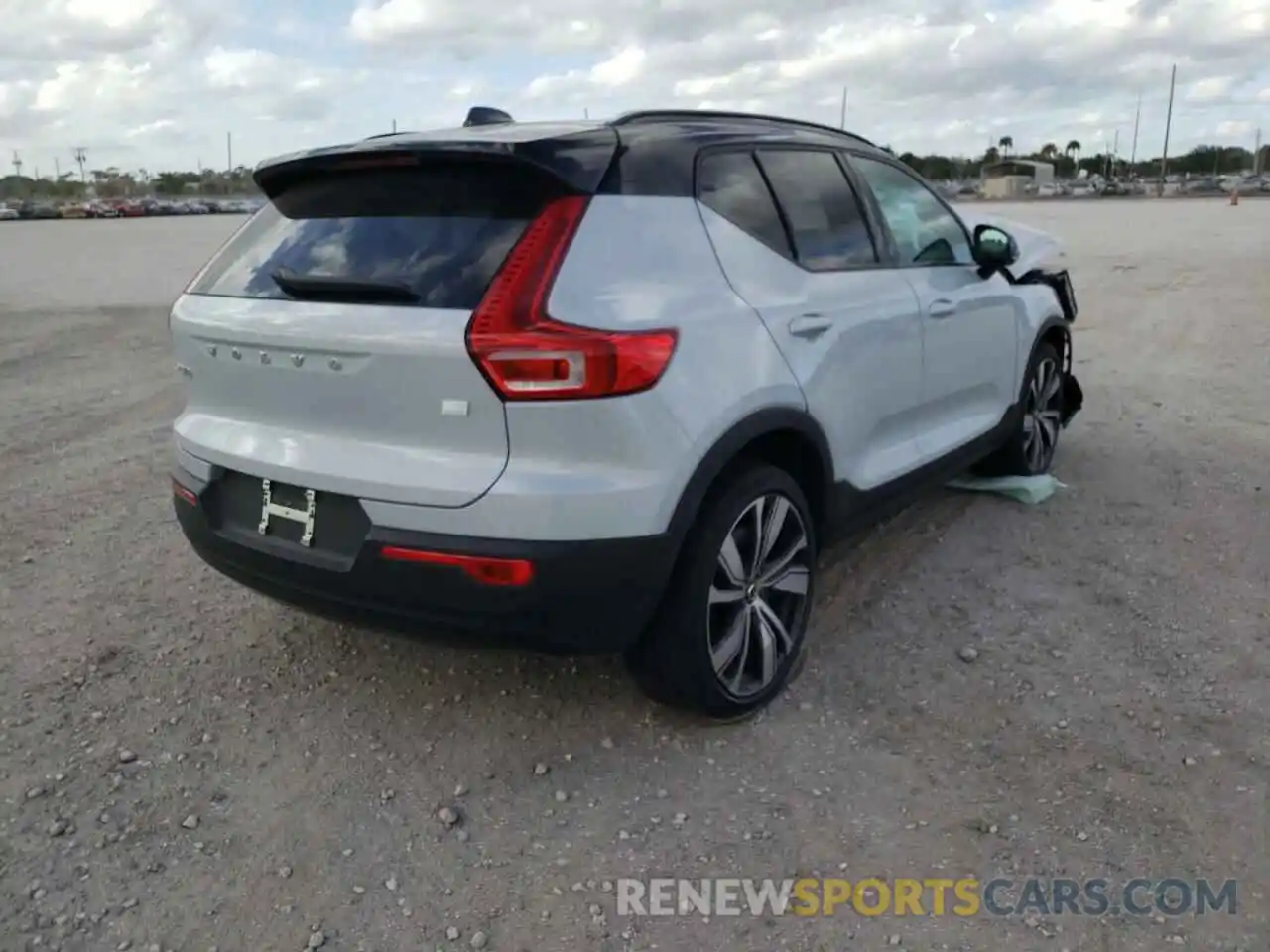 4 Photograph of a damaged car YV4ED3UR3M2461950 VOLVO XC40 2021