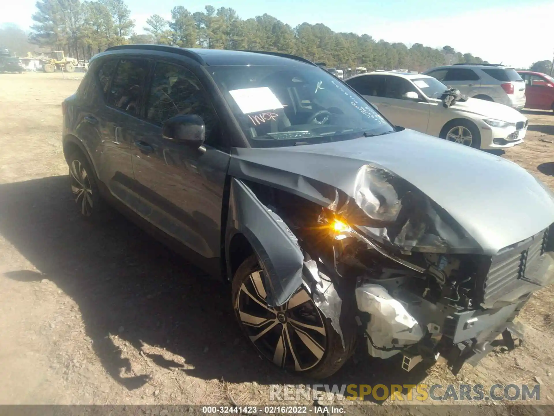 1 Photograph of a damaged car YV4ED3UR4M2540155 VOLVO XC40 2021