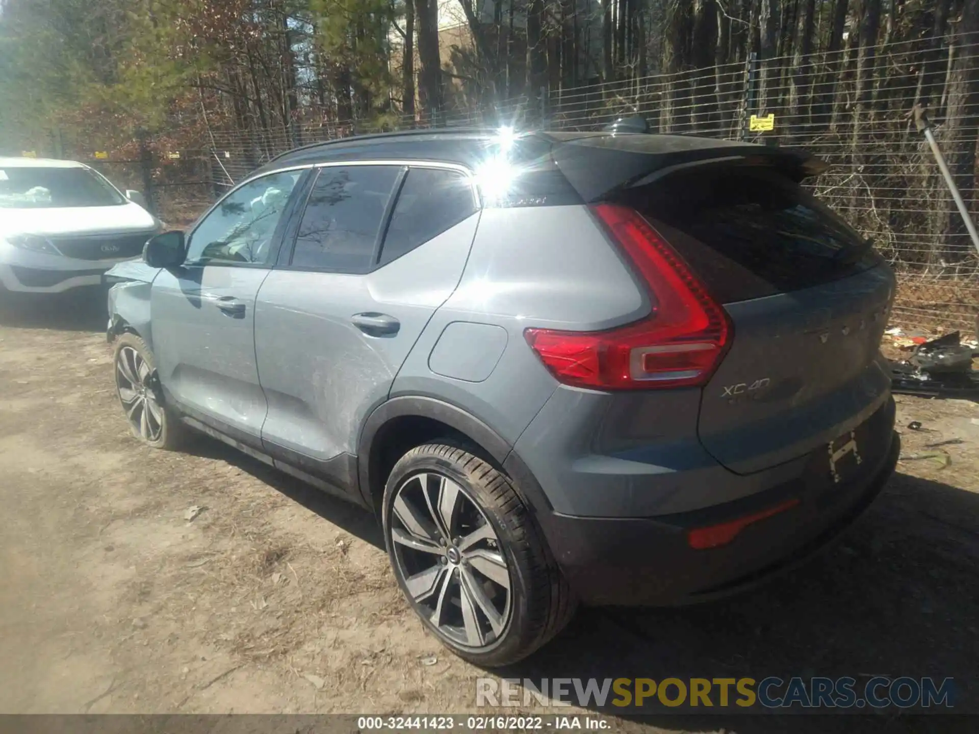 3 Photograph of a damaged car YV4ED3UR4M2540155 VOLVO XC40 2021