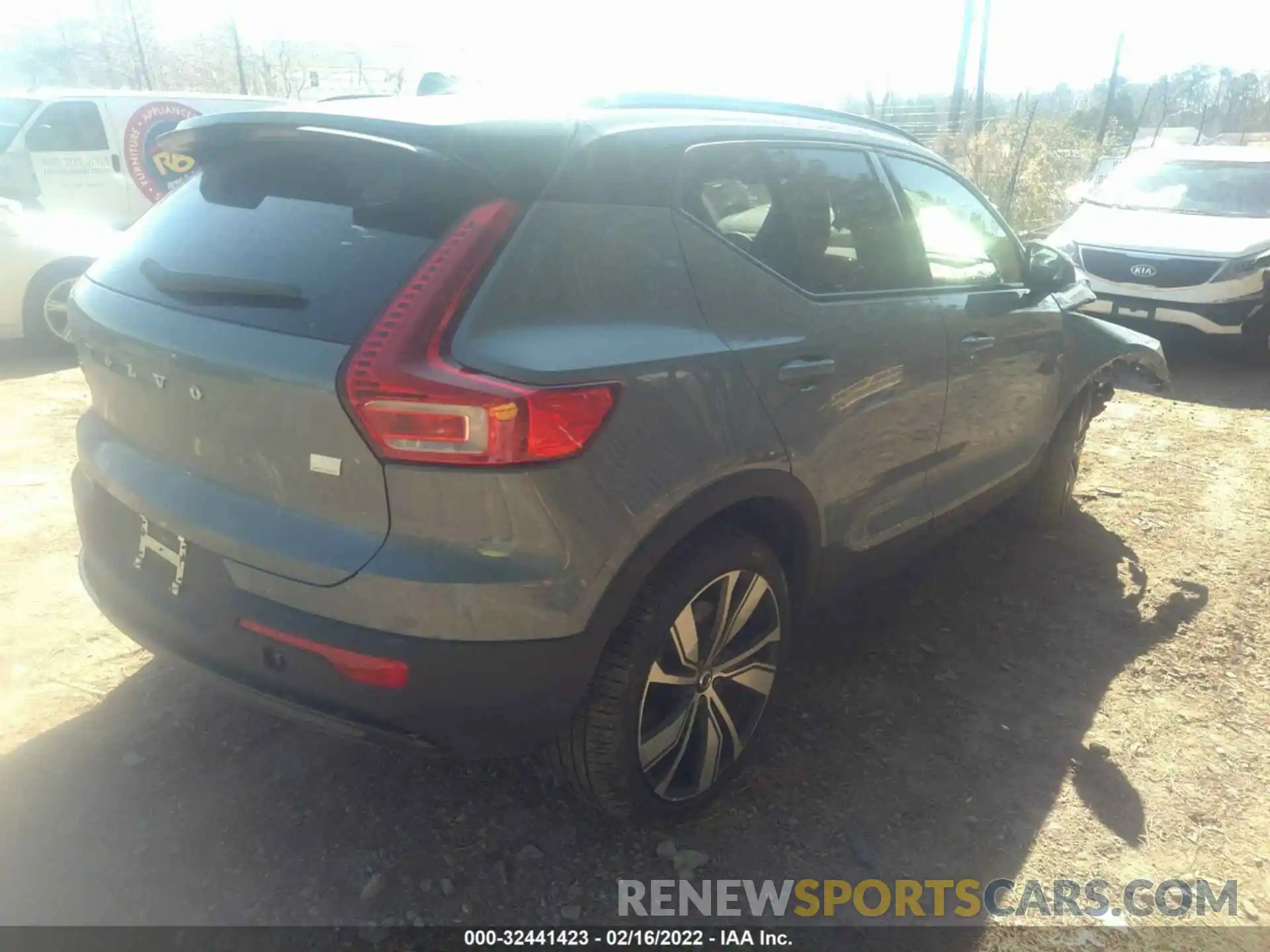 4 Photograph of a damaged car YV4ED3UR4M2540155 VOLVO XC40 2021