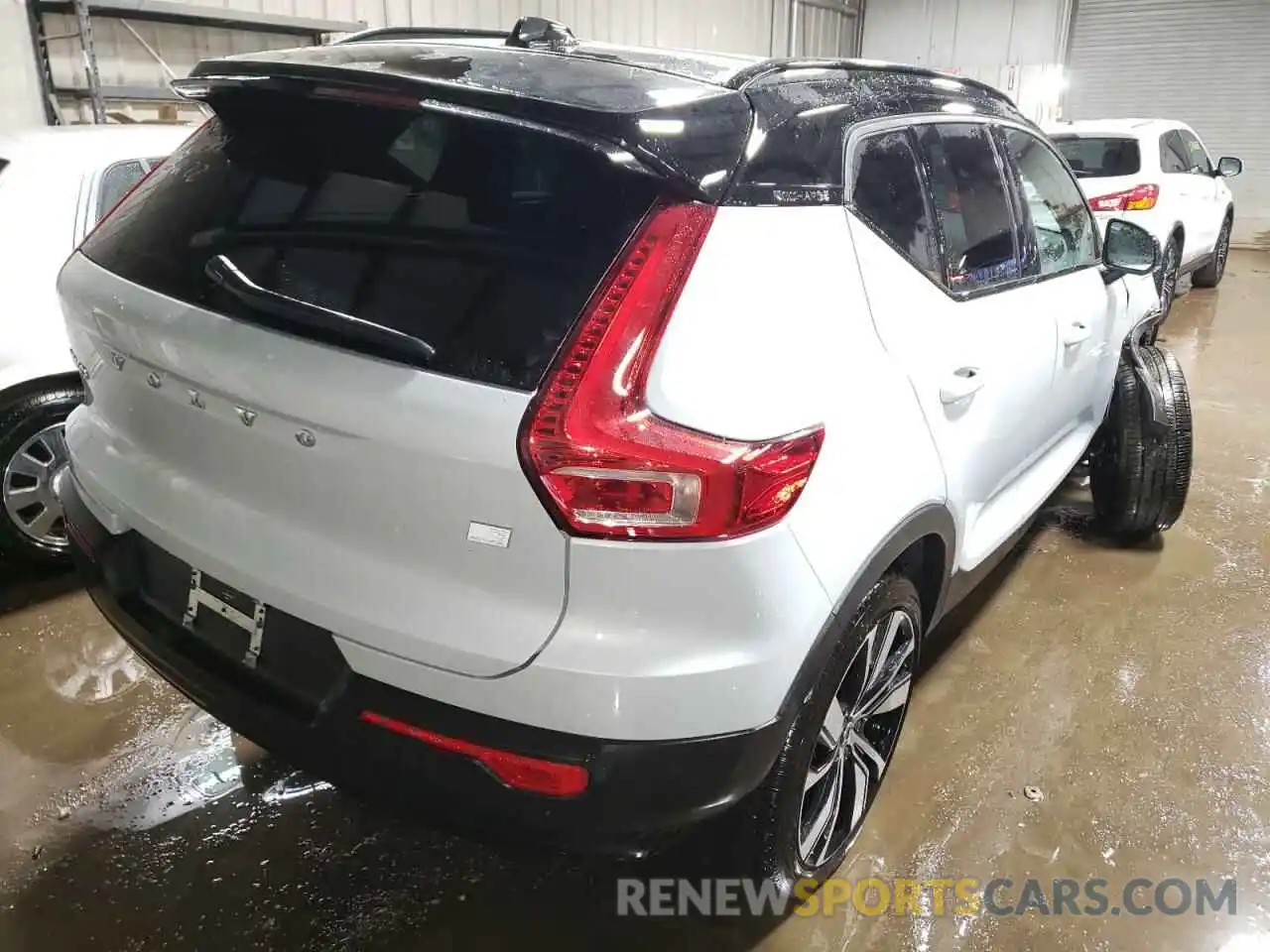 4 Photograph of a damaged car YV4ED3UR4M2588979 VOLVO XC40 2021