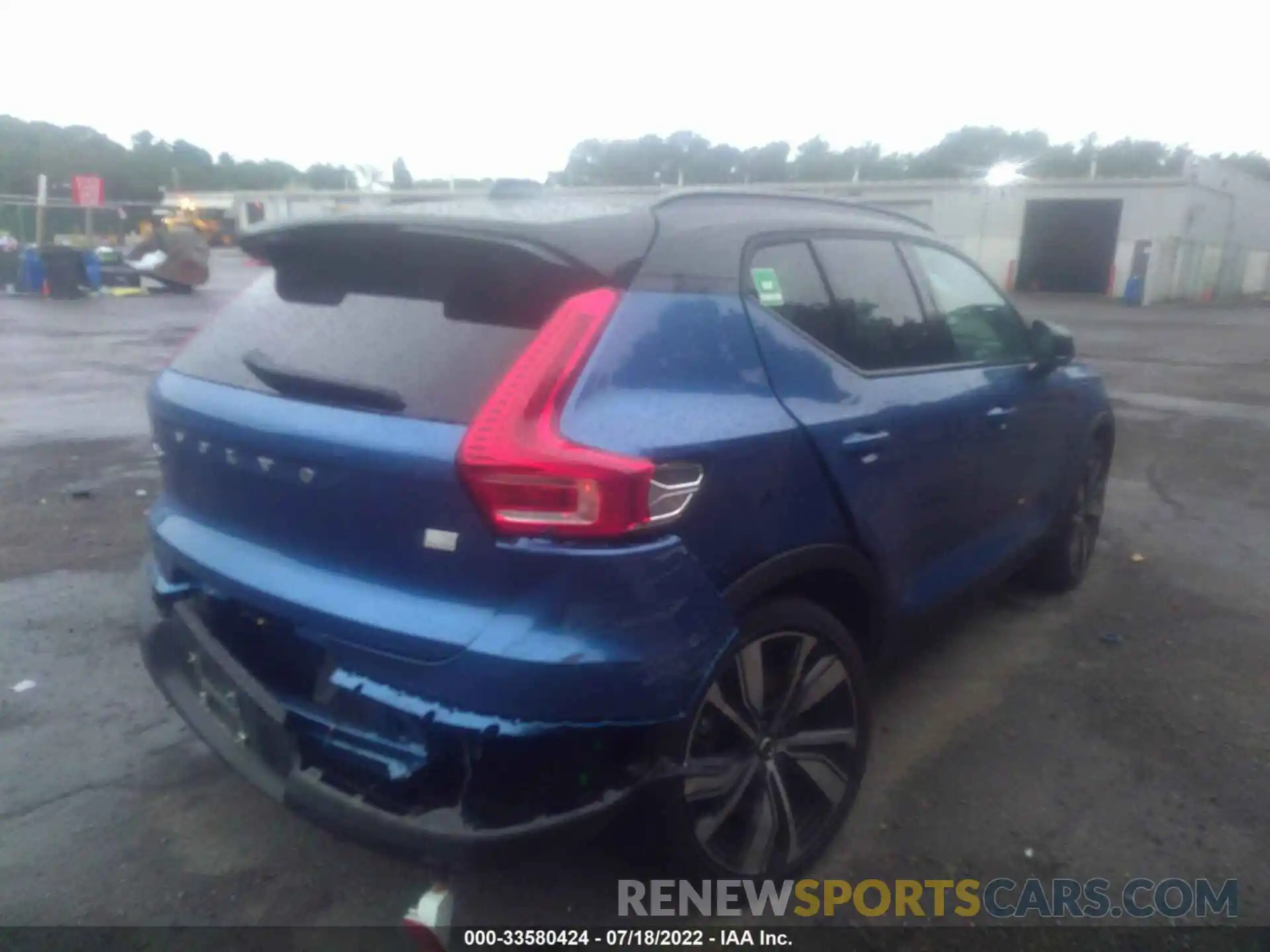 4 Photograph of a damaged car YV4ED3UR5M2554761 VOLVO XC40 2021