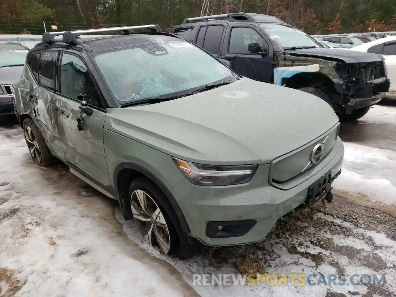 1 Photograph of a damaged car YV4ED3UR6M2553697 VOLVO XC40 2021