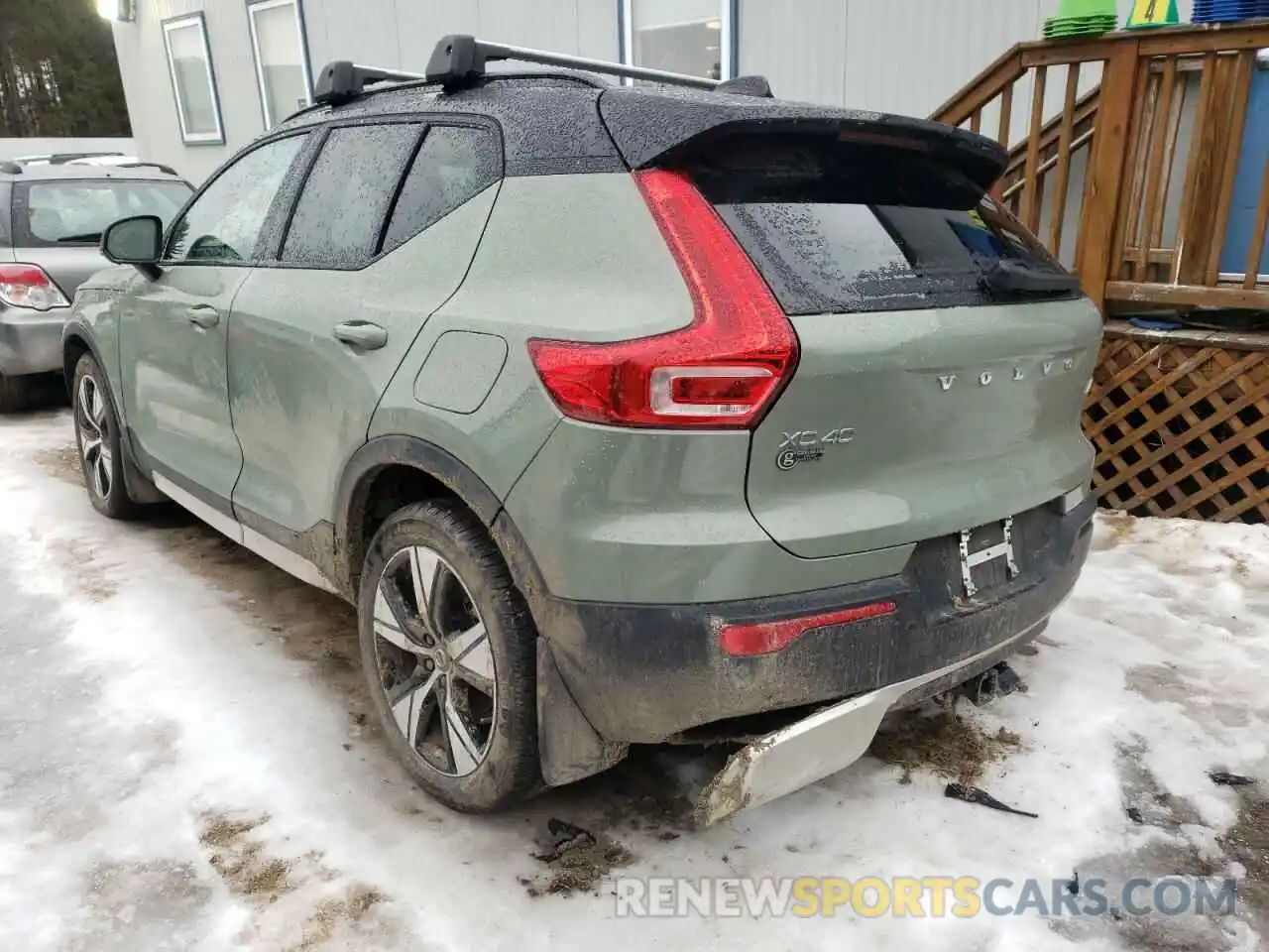 3 Photograph of a damaged car YV4ED3UR6M2553697 VOLVO XC40 2021