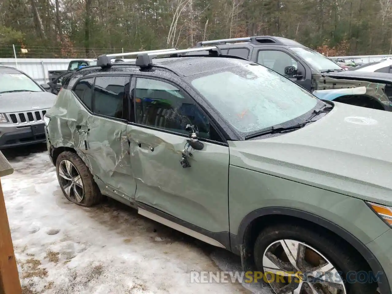 9 Photograph of a damaged car YV4ED3UR6M2553697 VOLVO XC40 2021