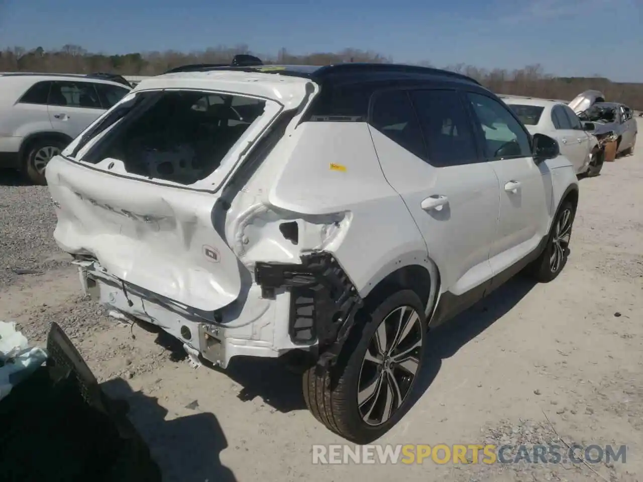 4 Photograph of a damaged car YV4ED3UR6M2553926 VOLVO XC40 2021