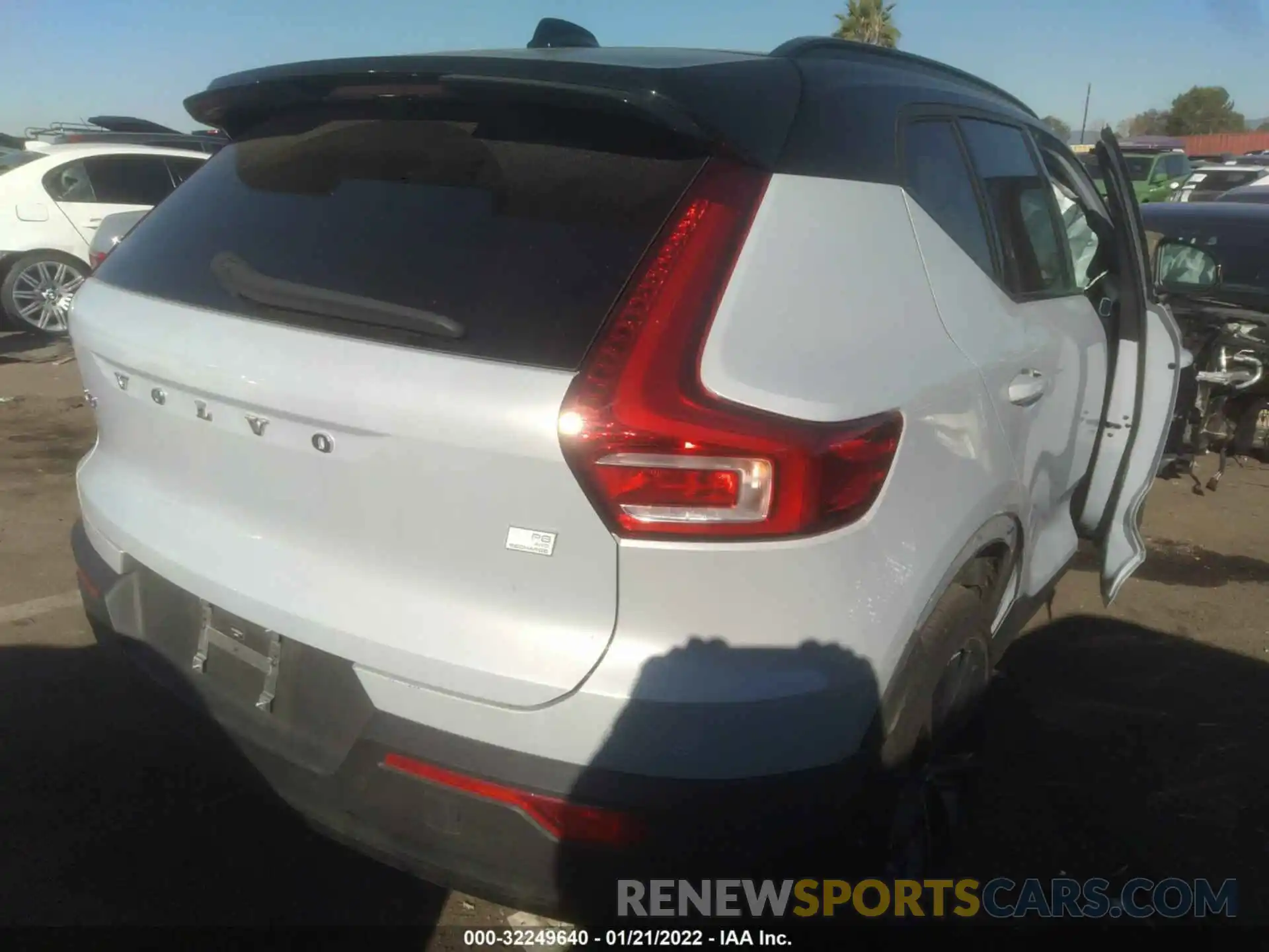 3 Photograph of a damaged car YV4ED3UR6M2560441 VOLVO XC40 2021