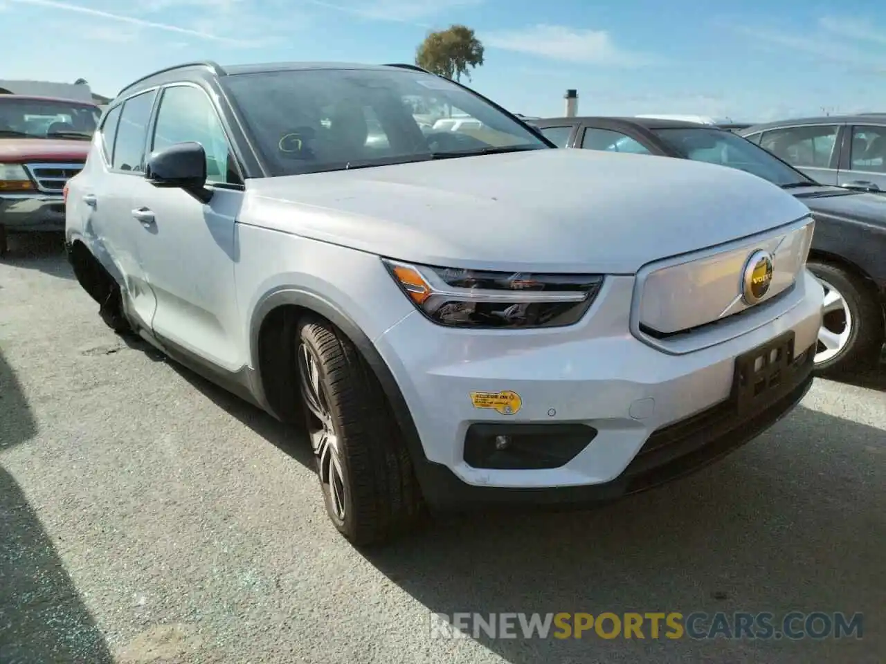 1 Photograph of a damaged car YV4ED3UR6M2577739 VOLVO XC40 2021