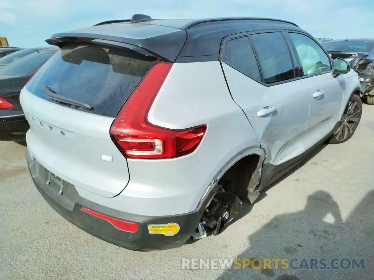 4 Photograph of a damaged car YV4ED3UR6M2577739 VOLVO XC40 2021