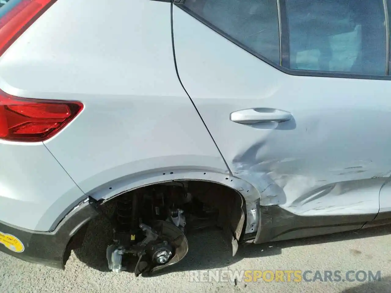 9 Photograph of a damaged car YV4ED3UR6M2577739 VOLVO XC40 2021