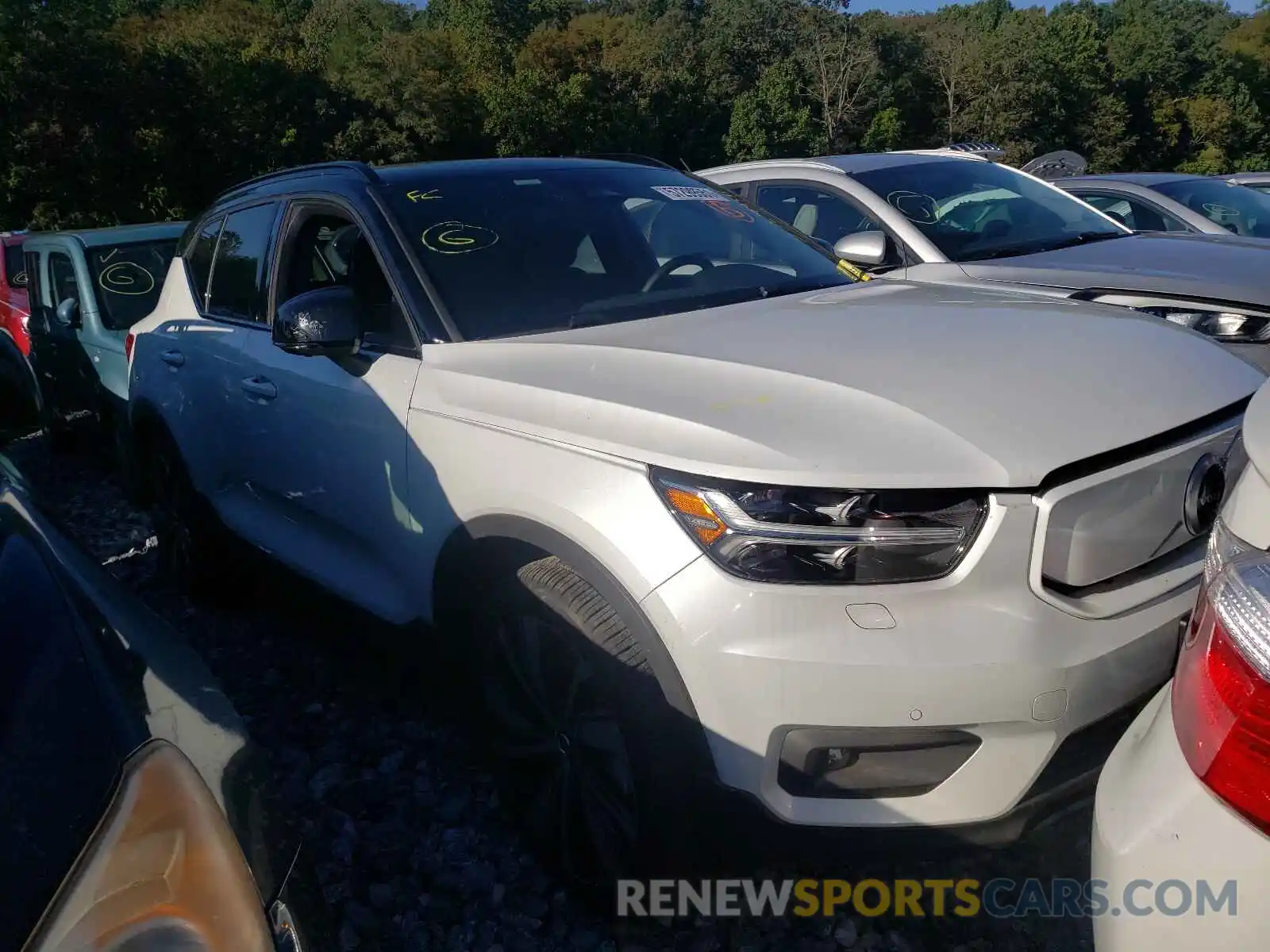 1 Photograph of a damaged car YV4ED3UR7M2538481 VOLVO XC40 2021