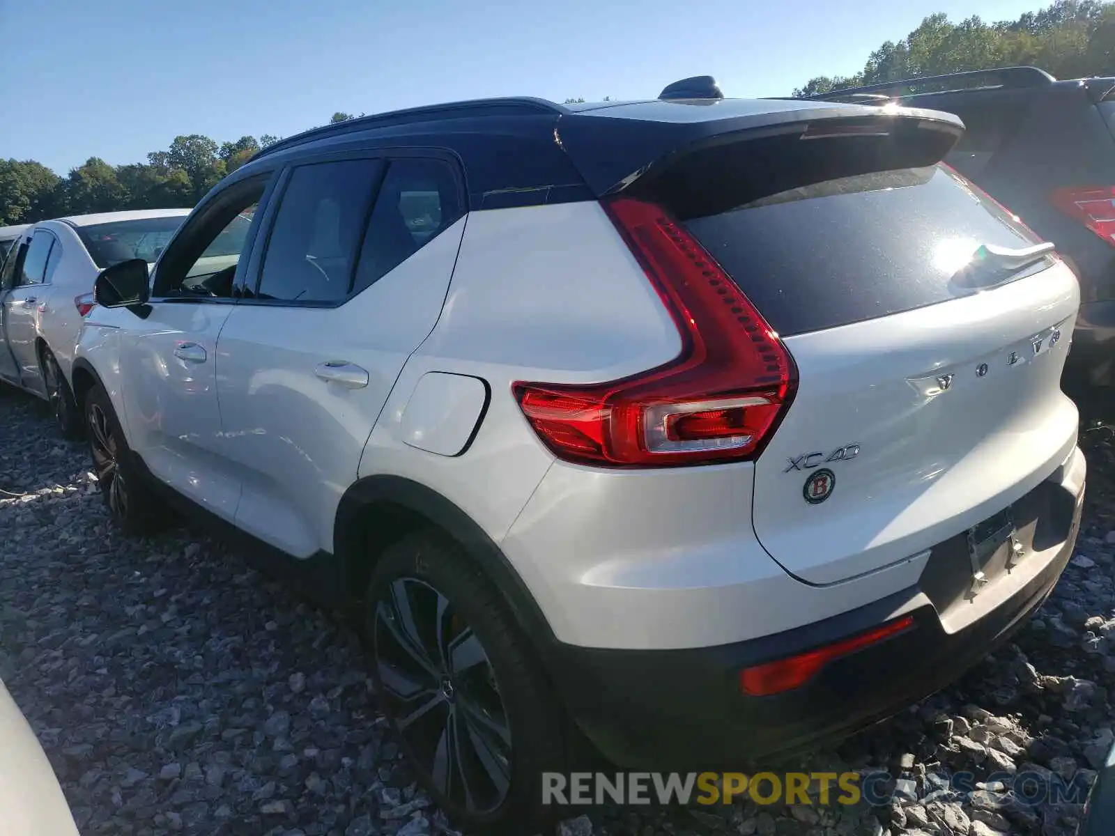 3 Photograph of a damaged car YV4ED3UR7M2538481 VOLVO XC40 2021