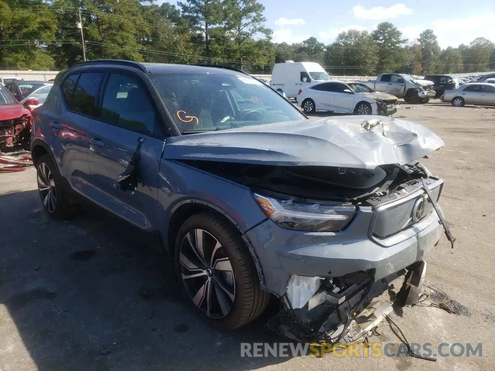 1 Photograph of a damaged car YV4ED3UR7M2569620 VOLVO XC40 2021