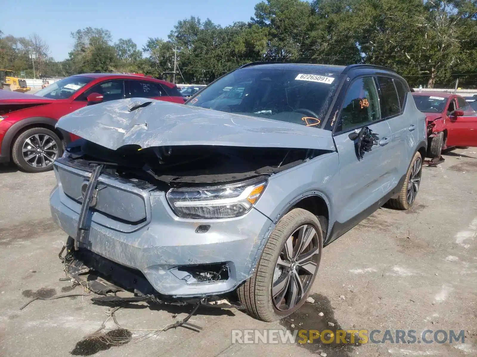 2 Photograph of a damaged car YV4ED3UR7M2569620 VOLVO XC40 2021