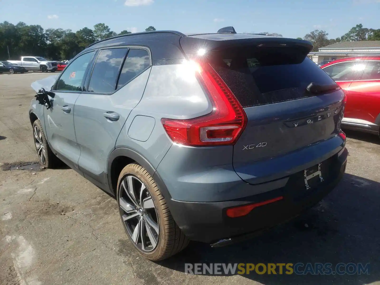 3 Photograph of a damaged car YV4ED3UR7M2569620 VOLVO XC40 2021