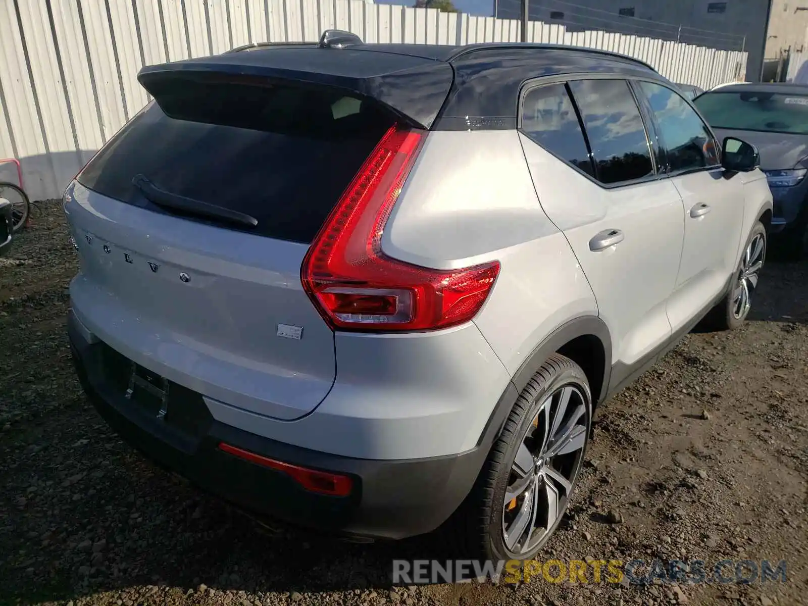 4 Photograph of a damaged car YV4ED3URXM2439430 VOLVO XC40 2021