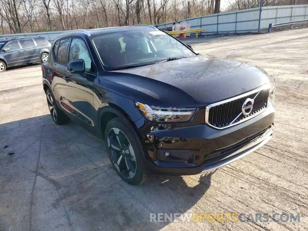 1 Photograph of a damaged car YV4162UK1N2666030 VOLVO XC40 2022