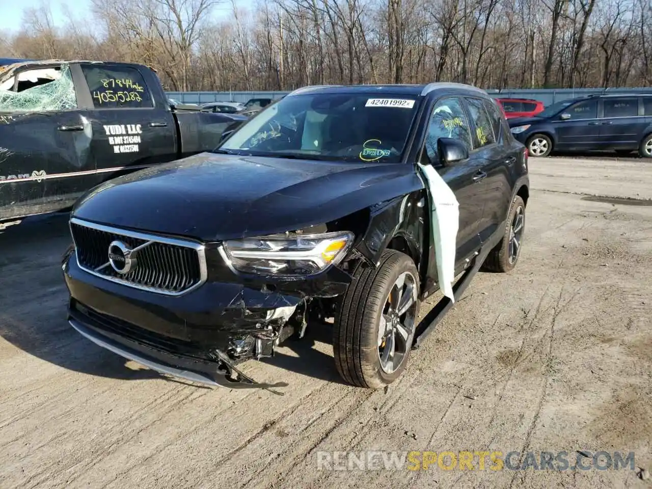 2 Photograph of a damaged car YV4162UK1N2666030 VOLVO XC40 2022