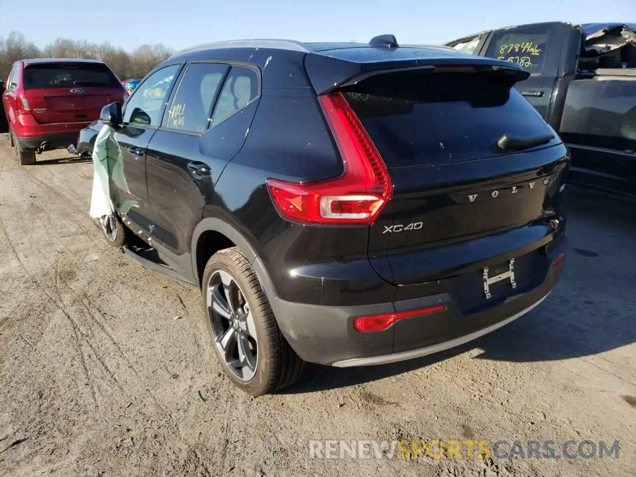 3 Photograph of a damaged car YV4162UK1N2666030 VOLVO XC40 2022