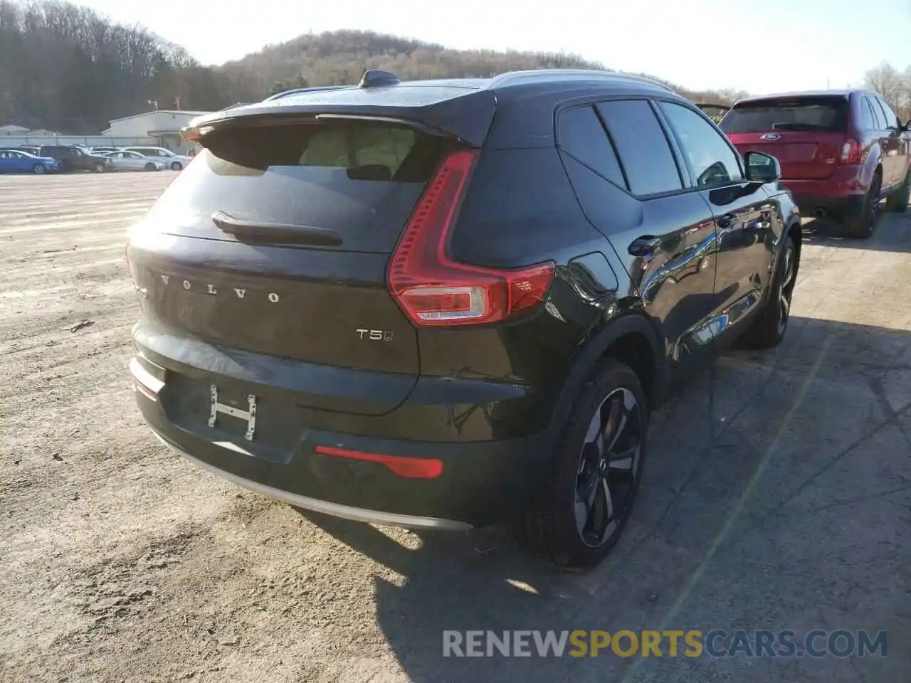 4 Photograph of a damaged car YV4162UK1N2666030 VOLVO XC40 2022