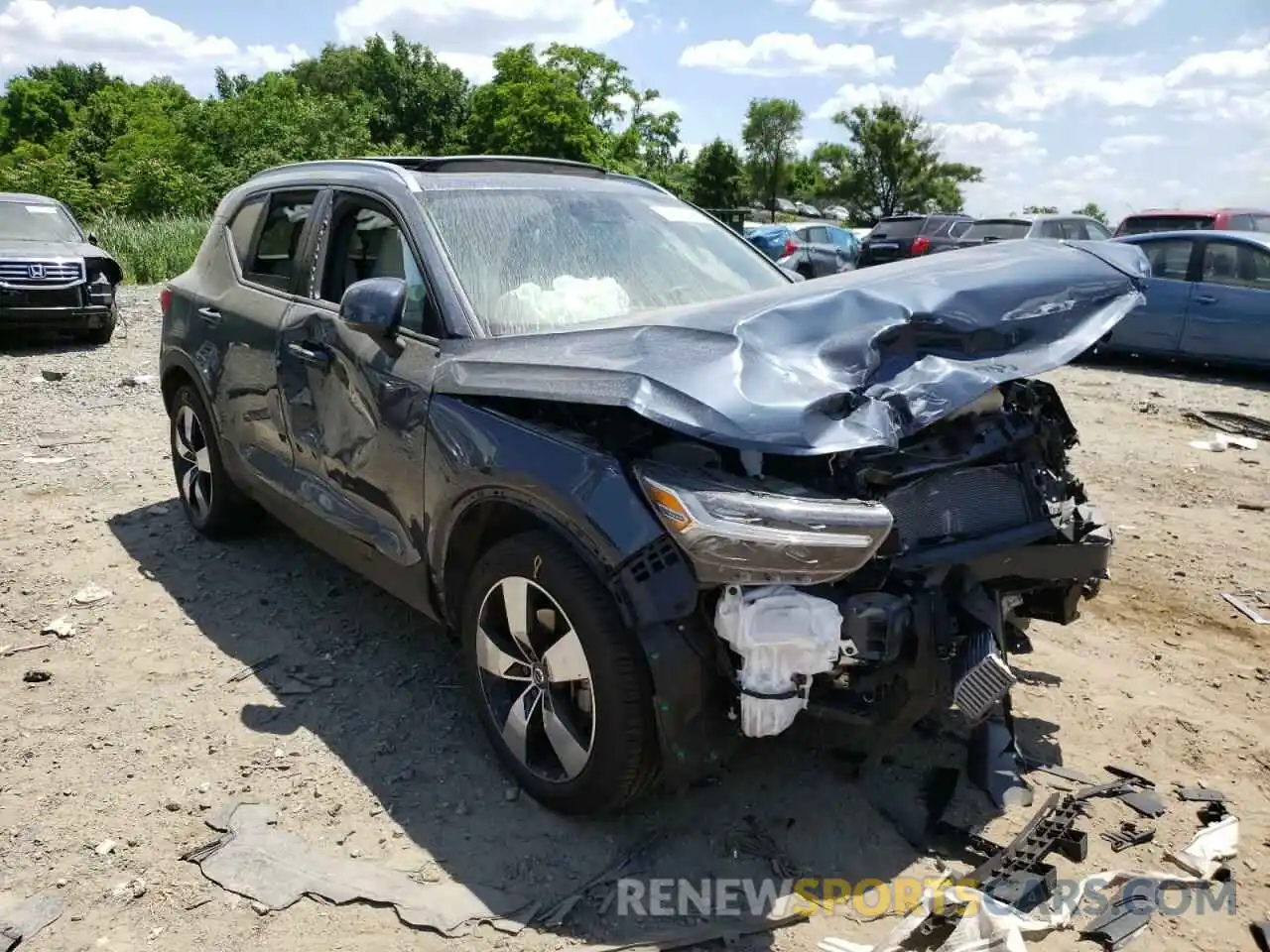 1 Photograph of a damaged car YV4162UK5N2650073 VOLVO XC40 2022