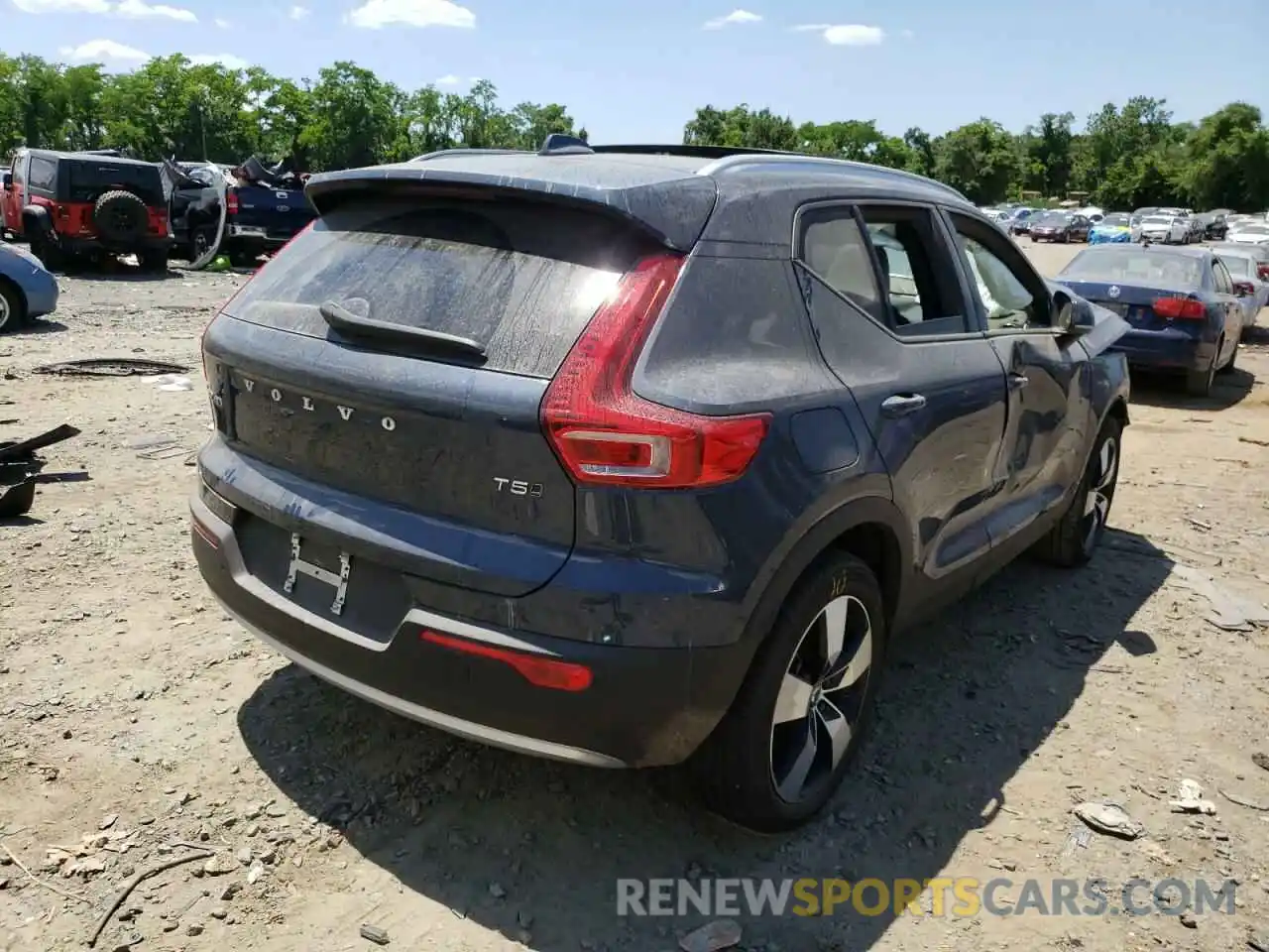 4 Photograph of a damaged car YV4162UK5N2650073 VOLVO XC40 2022