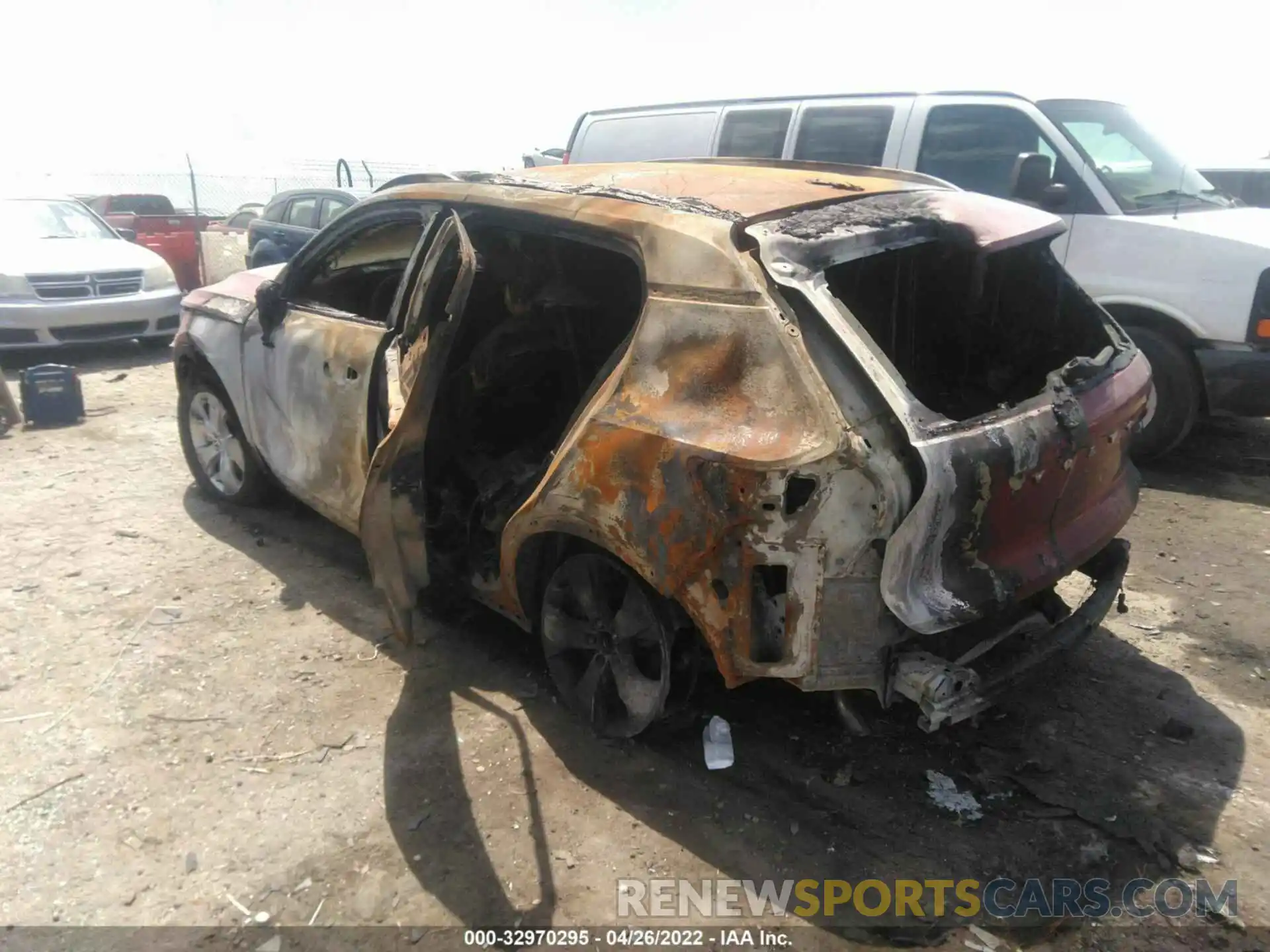 3 Photograph of a damaged car YV4162UK5N2747158 VOLVO XC40 2022