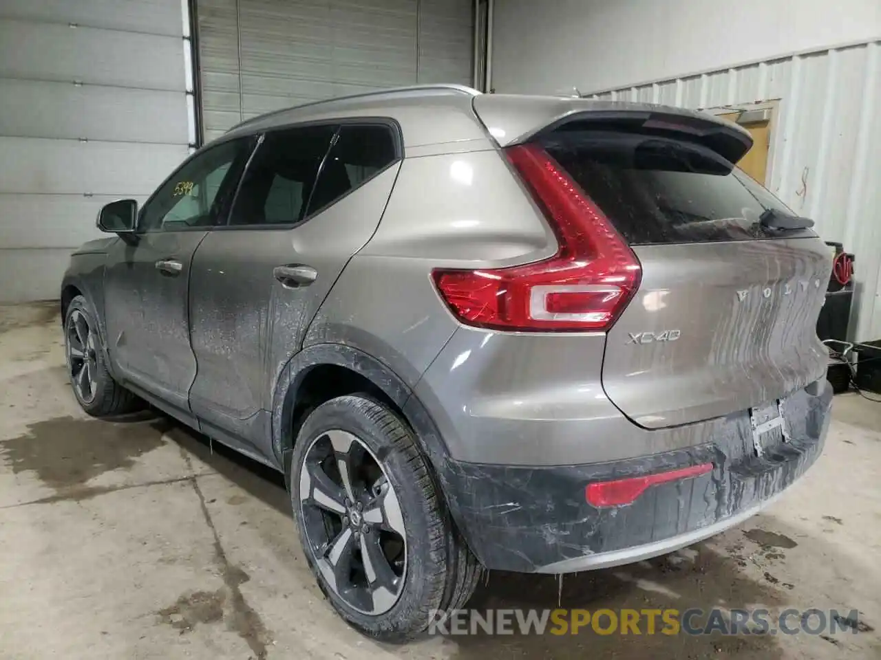 3 Photograph of a damaged car YV4162UK6N2655928 VOLVO XC40 2022