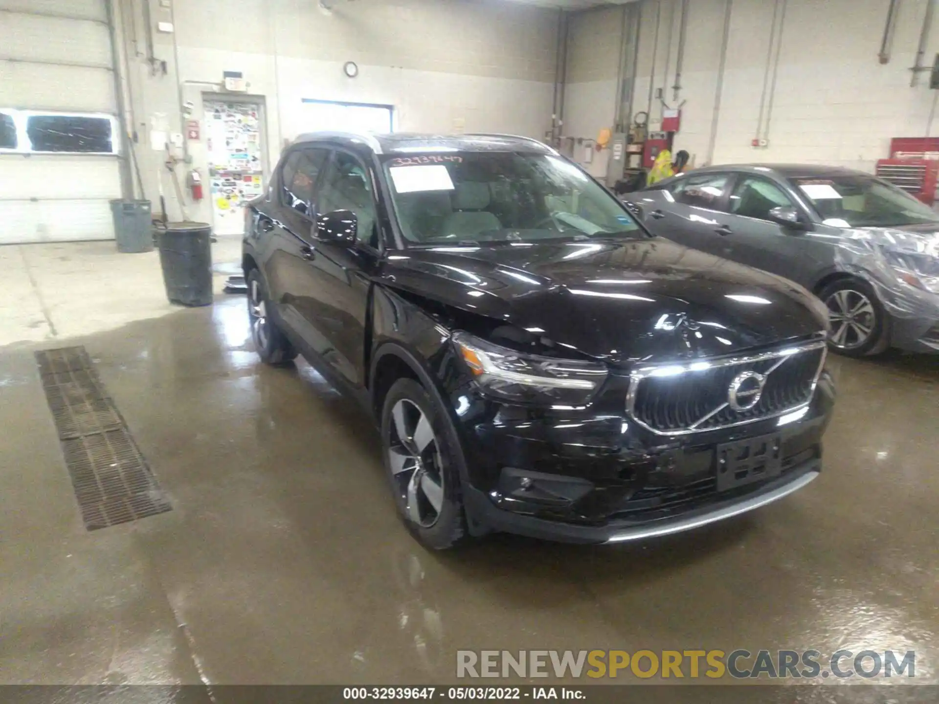 1 Photograph of a damaged car YV4162UK6N2676889 VOLVO XC40 2022