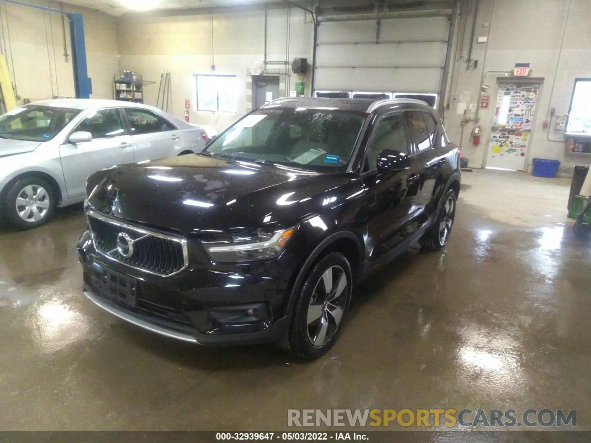 2 Photograph of a damaged car YV4162UK6N2676889 VOLVO XC40 2022