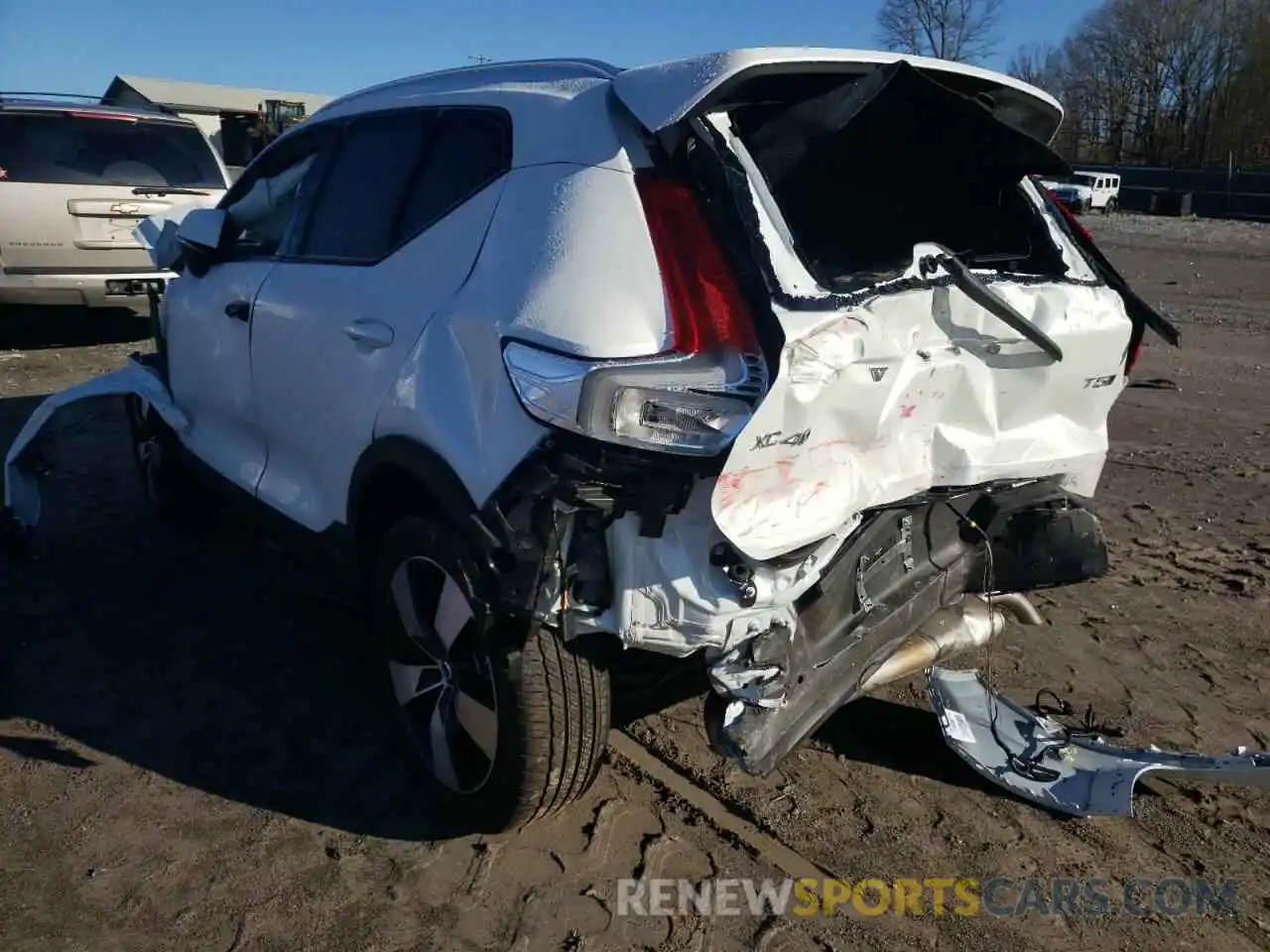 3 Photograph of a damaged car YV4162UK7N2650270 VOLVO XC40 2022