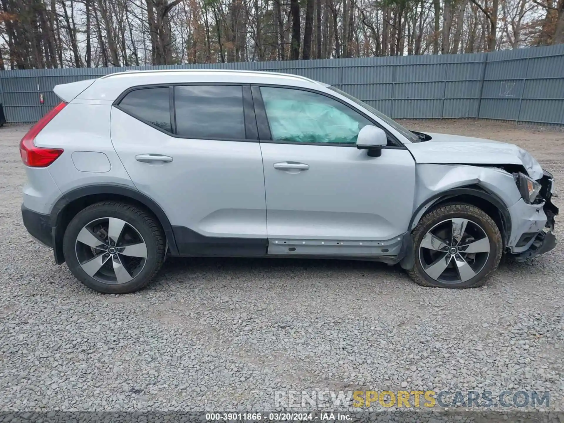 13 Photograph of a damaged car YV4162UKXN2789258 VOLVO XC40 2022