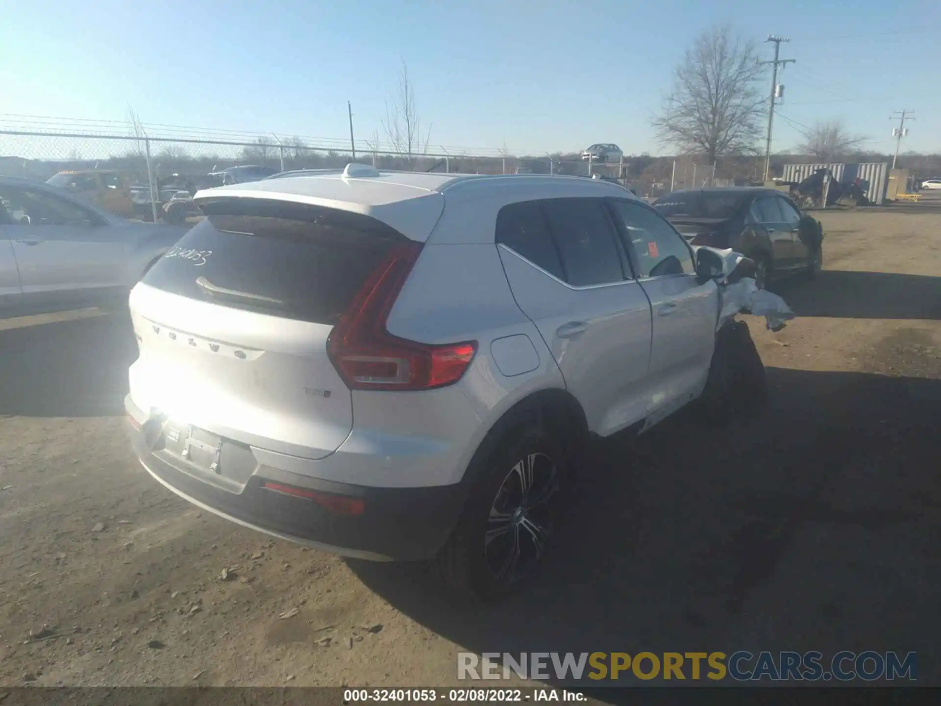 4 Photograph of a damaged car YV4162UL0N2641225 VOLVO XC40 2022