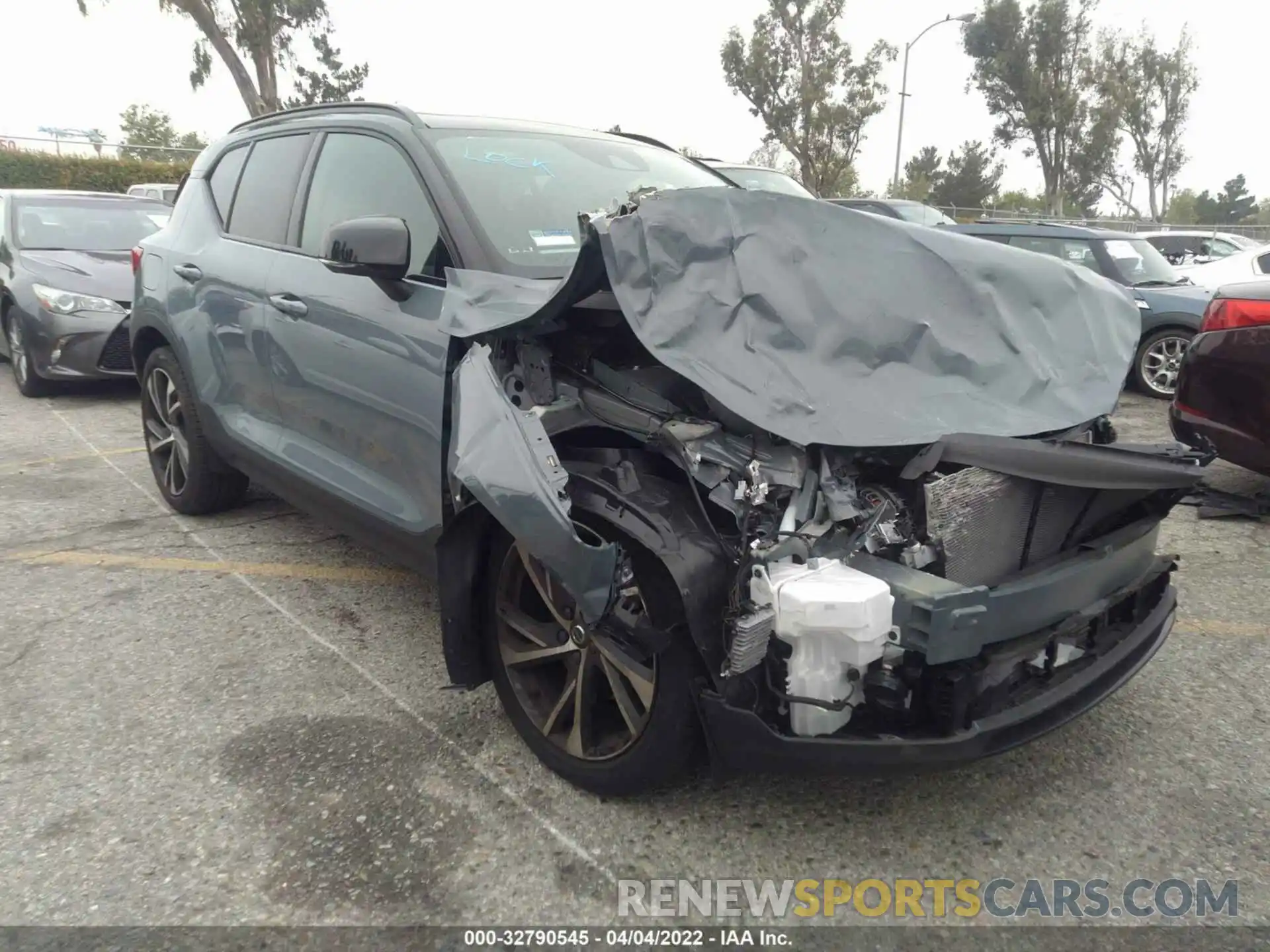 1 Photograph of a damaged car YV4162UM0N2665114 VOLVO XC40 2022