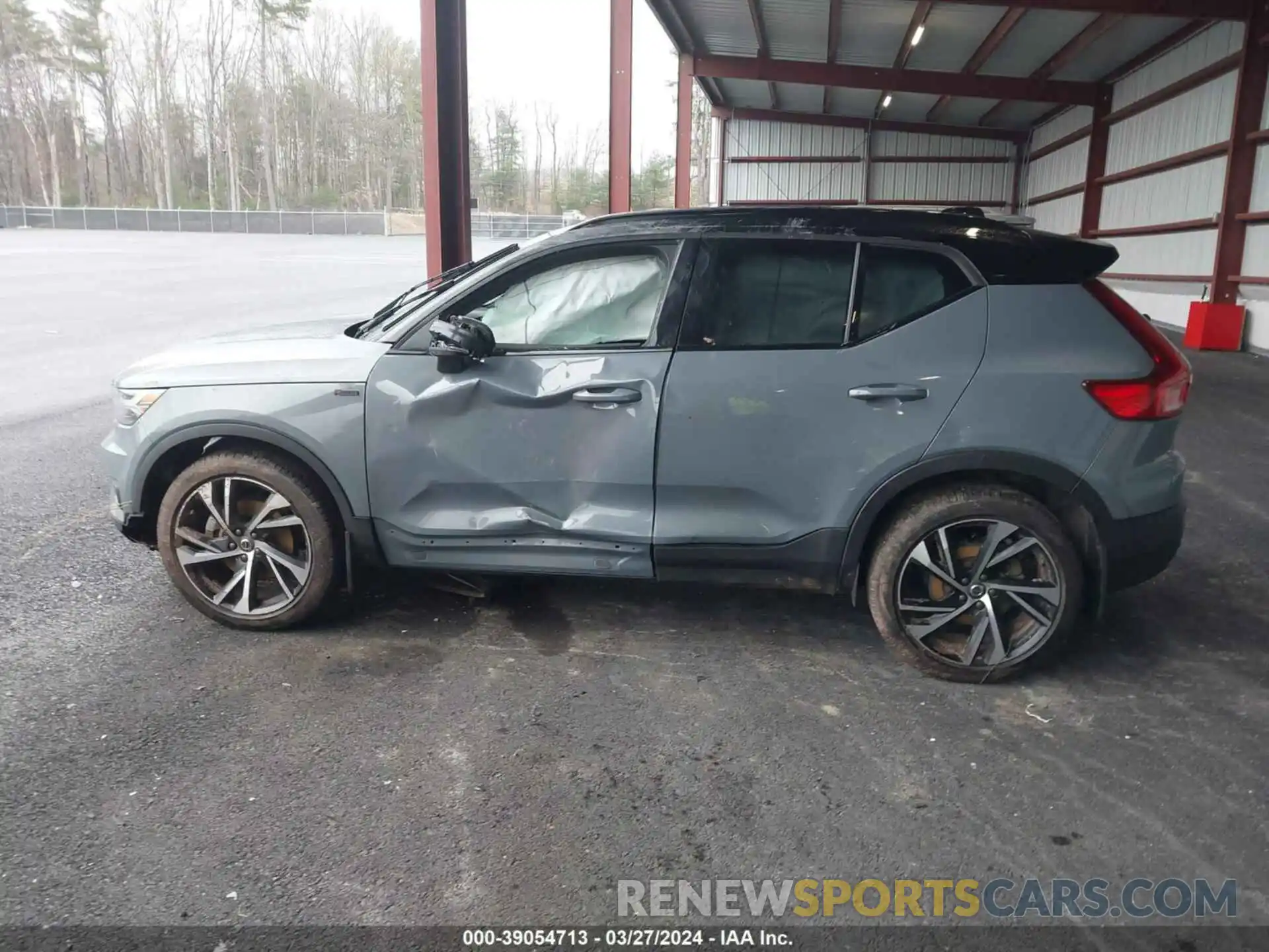 14 Photograph of a damaged car YV4162UM0N2697481 VOLVO XC40 2022