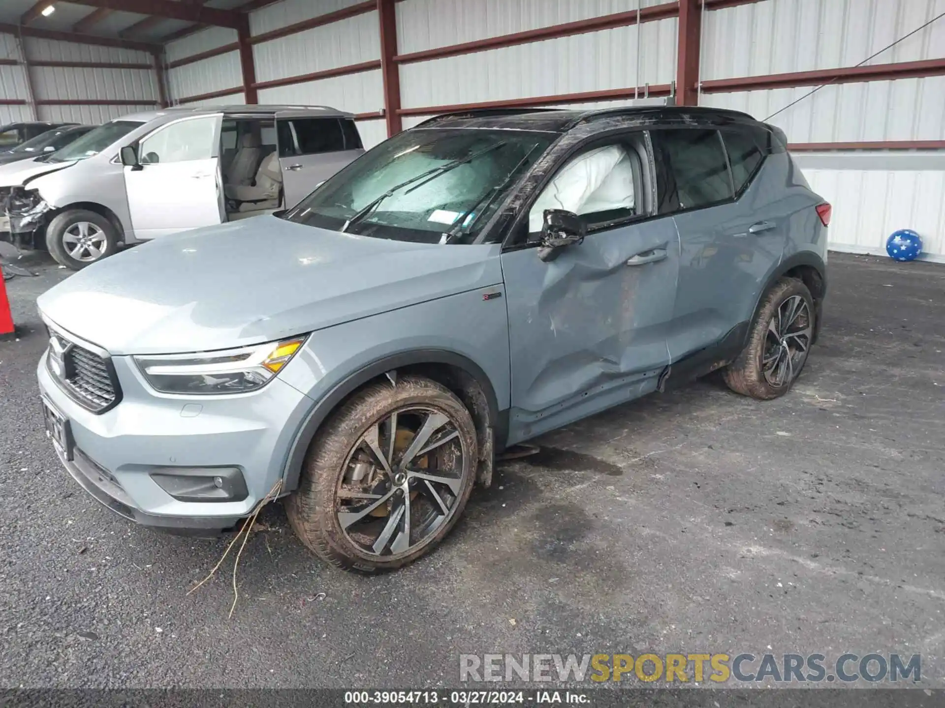 2 Photograph of a damaged car YV4162UM0N2697481 VOLVO XC40 2022