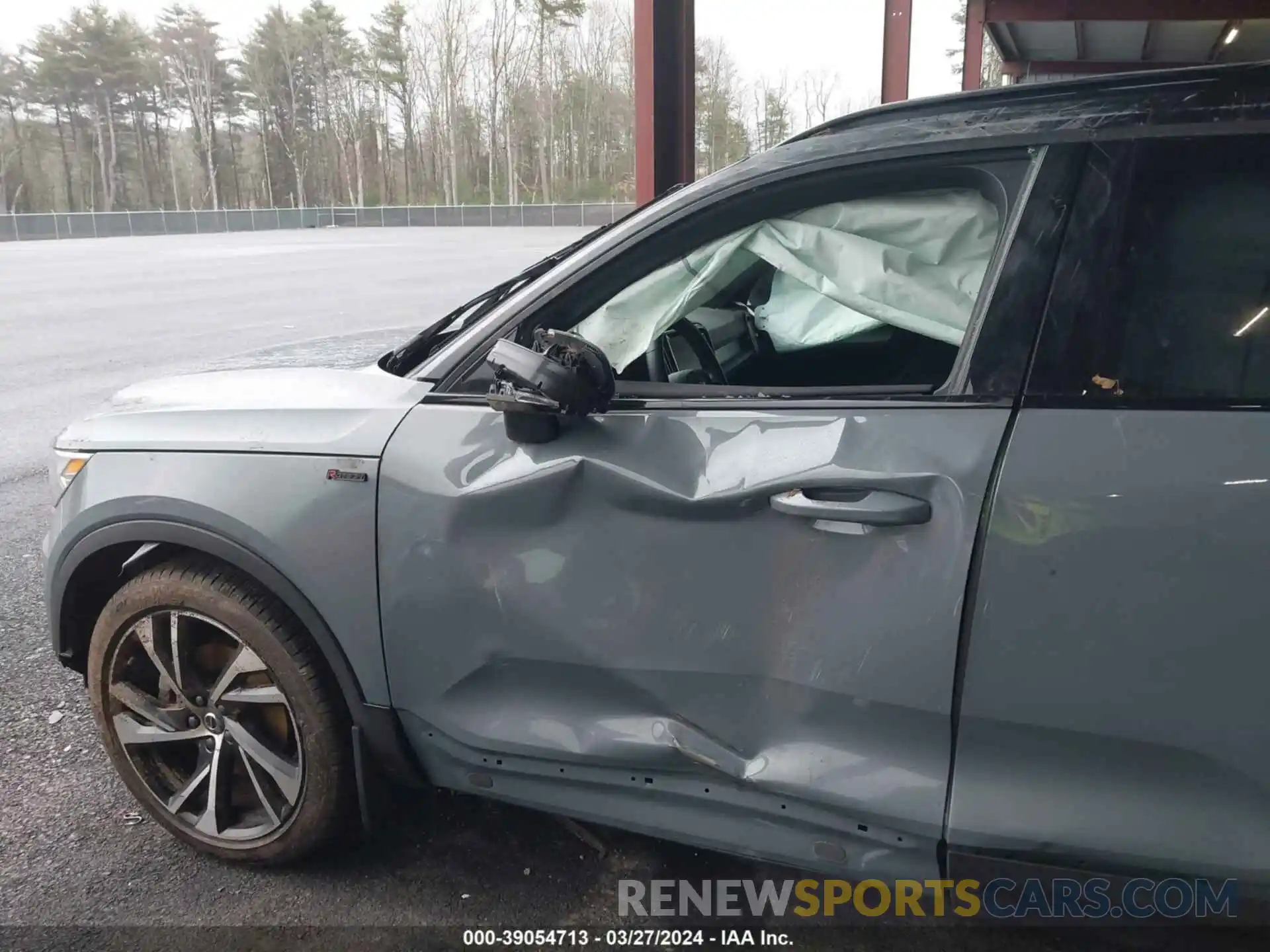 6 Photograph of a damaged car YV4162UM0N2697481 VOLVO XC40 2022