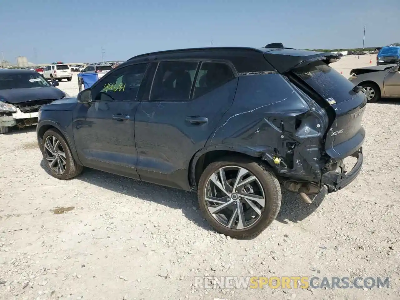 2 Photograph of a damaged car YV4162UM1N2787917 VOLVO XC40 2022