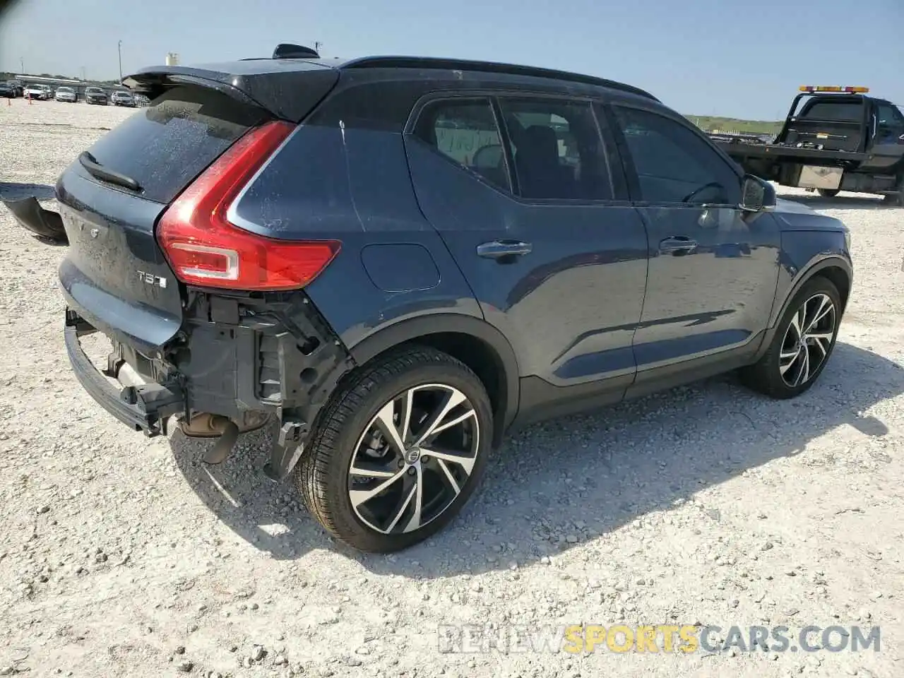 3 Photograph of a damaged car YV4162UM1N2787917 VOLVO XC40 2022