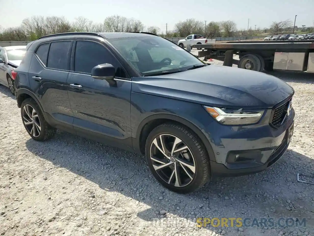 4 Photograph of a damaged car YV4162UM1N2787917 VOLVO XC40 2022