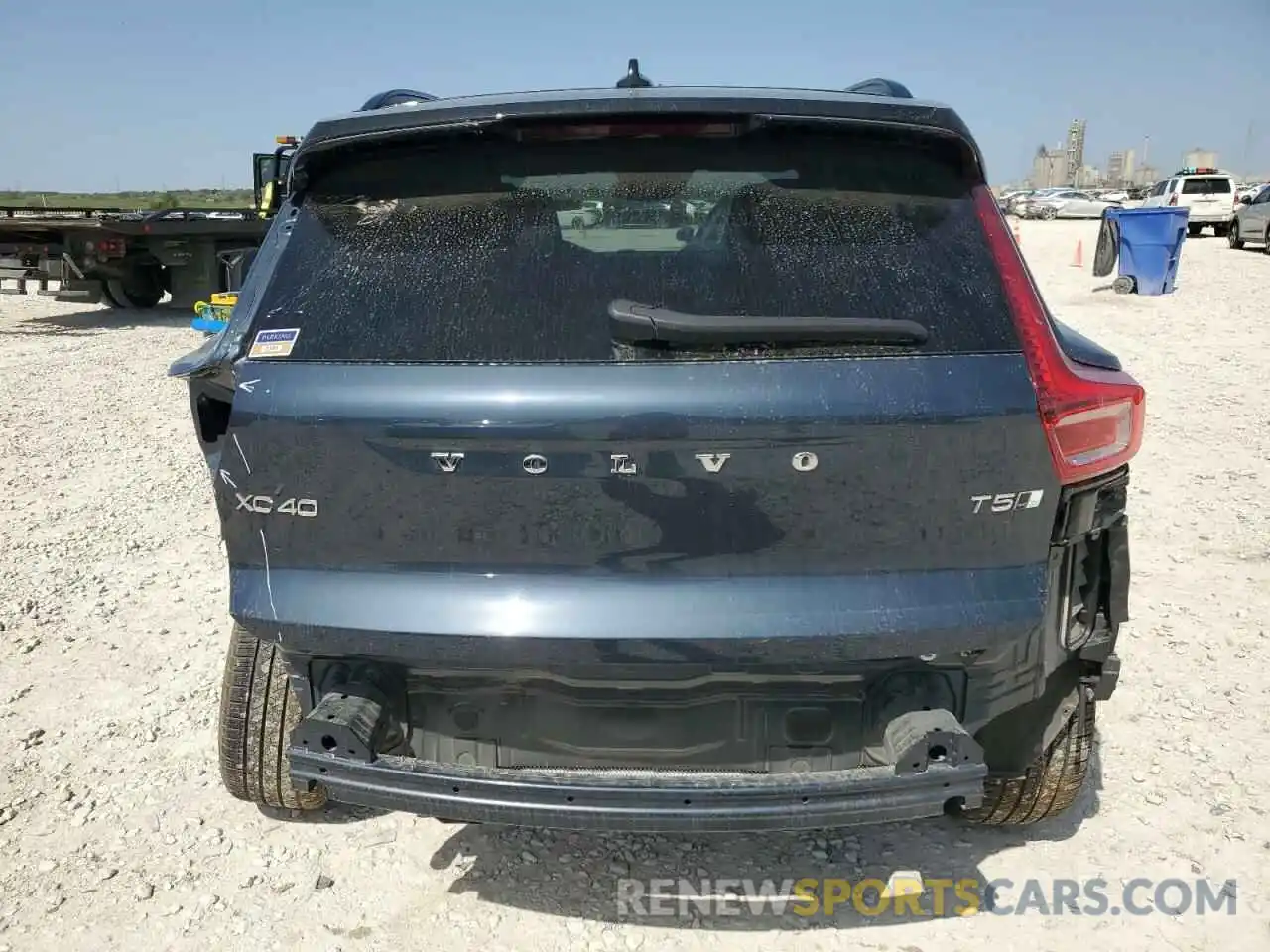 6 Photograph of a damaged car YV4162UM1N2787917 VOLVO XC40 2022