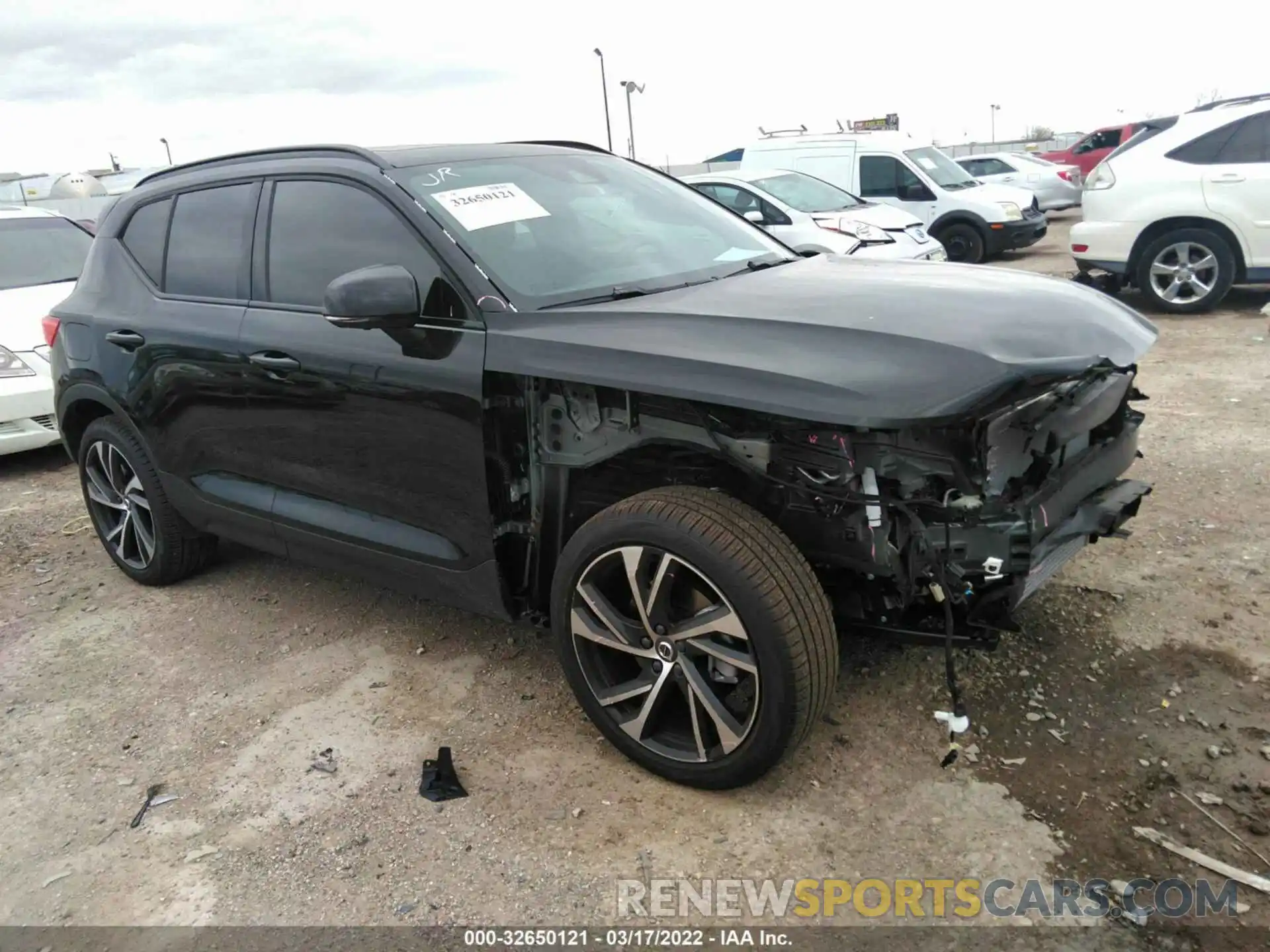 1 Photograph of a damaged car YV4162UM2N2695912 VOLVO XC40 2022